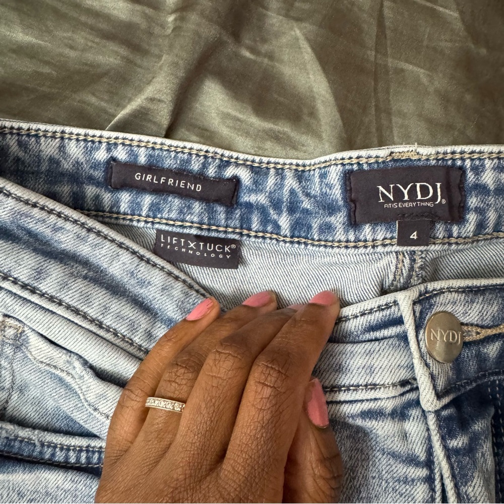 NYDJ Margot Girlfriend jeans straight leg size 4 light wash blue denim - Picture 9 of 13